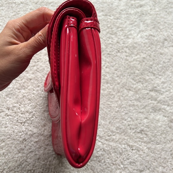 MARC BY MARC JACOBS Patent Red Clutch Excellent condition, never used - Picture 9 of 11